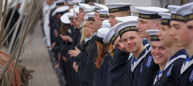 Ученики, которые получают среднее образование в Польше в Техникуме в группе морских школ