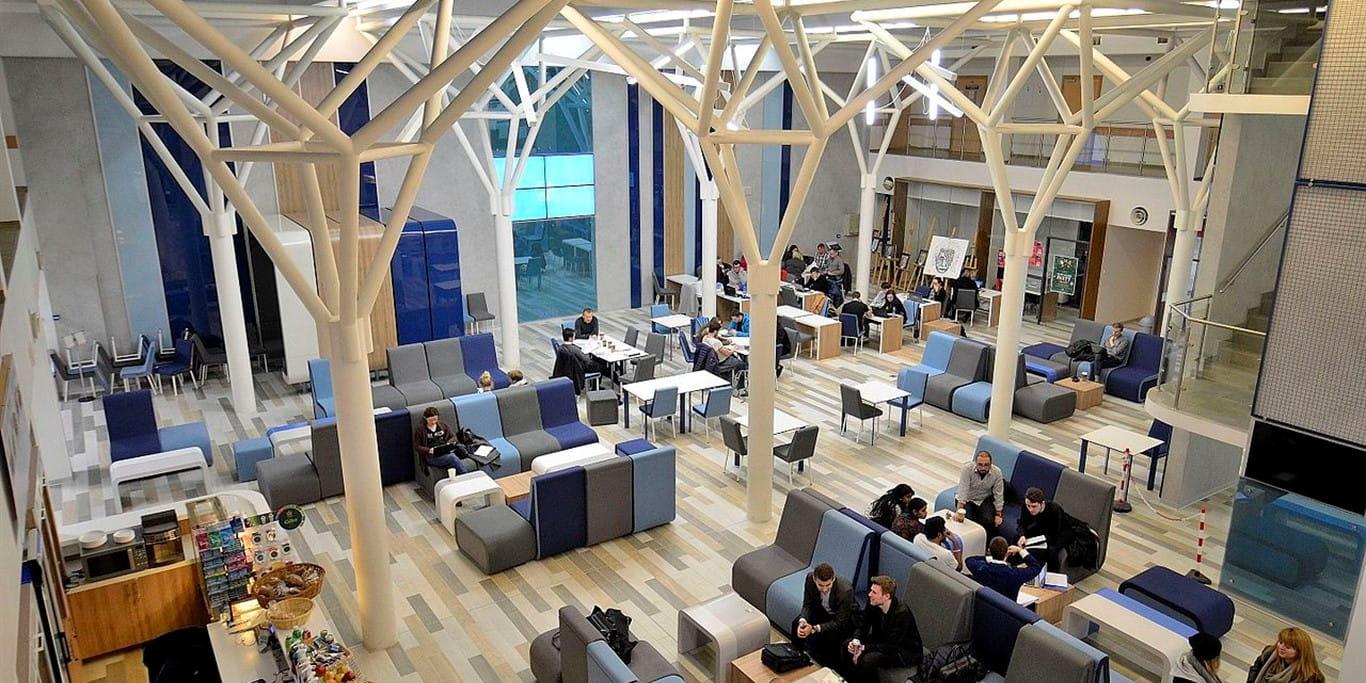 Частично дофинансированное обучение в Академии Леона Козьминского в Варшаве