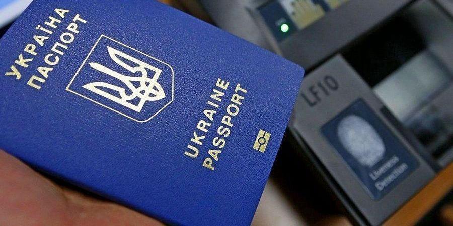 Верховна Рада прийняла закон про біометричні паспорти з поправками Януковича