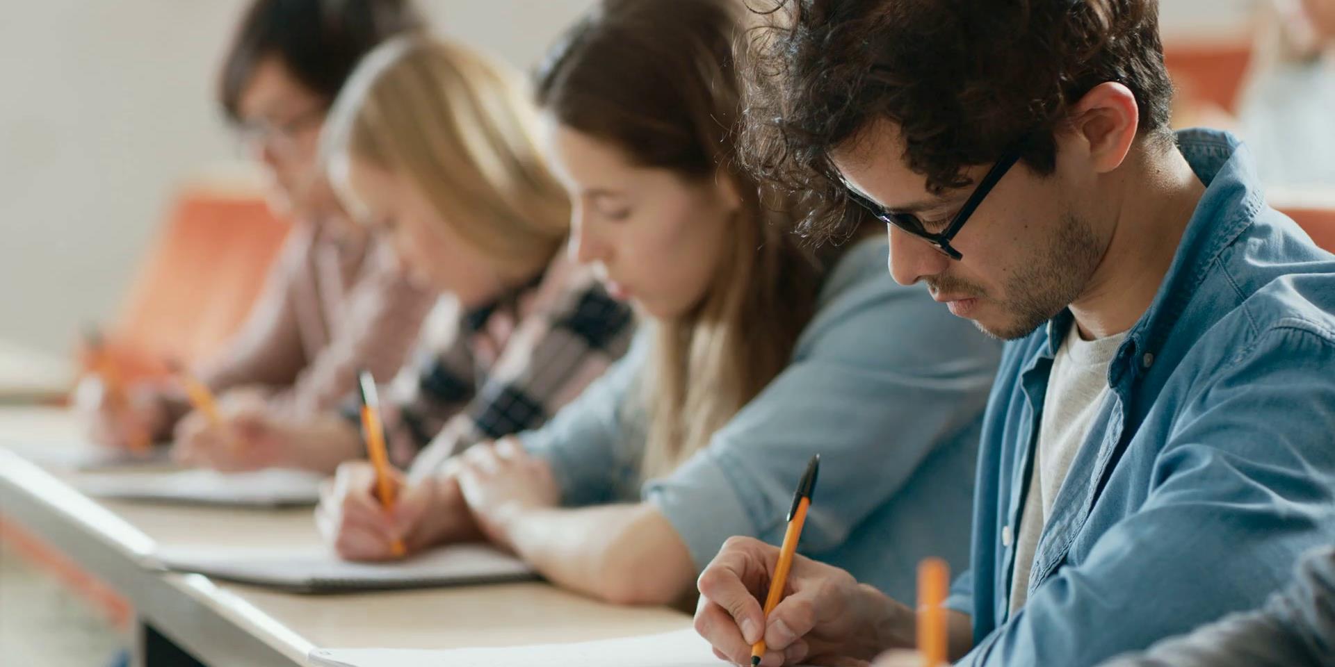 Замість ДПА (ЗНО) в Україні можна здавати міжнародні мовні іспити!