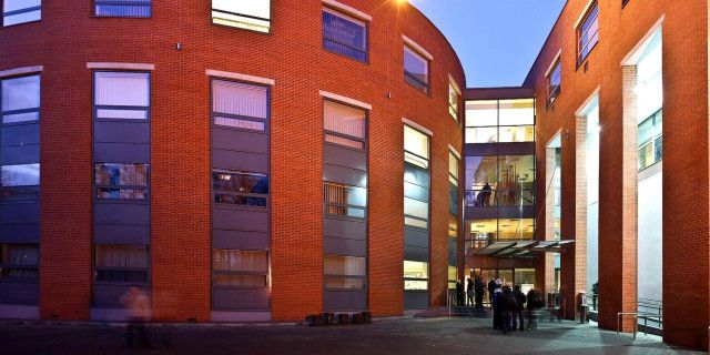 Университет Общественной Психологии и Гуманитарных Наук в Познани