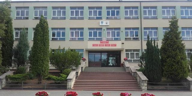 Технікум у Хенцінах