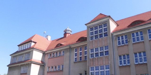 Университет Общественной Психологии и Гуманитарных Наук в Сопоте