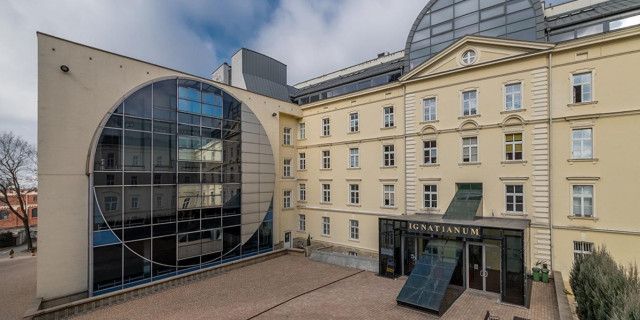 Університет  IGNATIANUM в Кракові